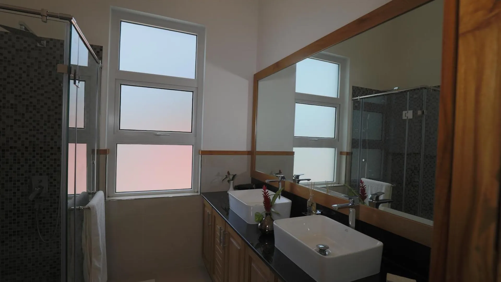 Apartment Cliffhanger Villas With Private Pool Misere