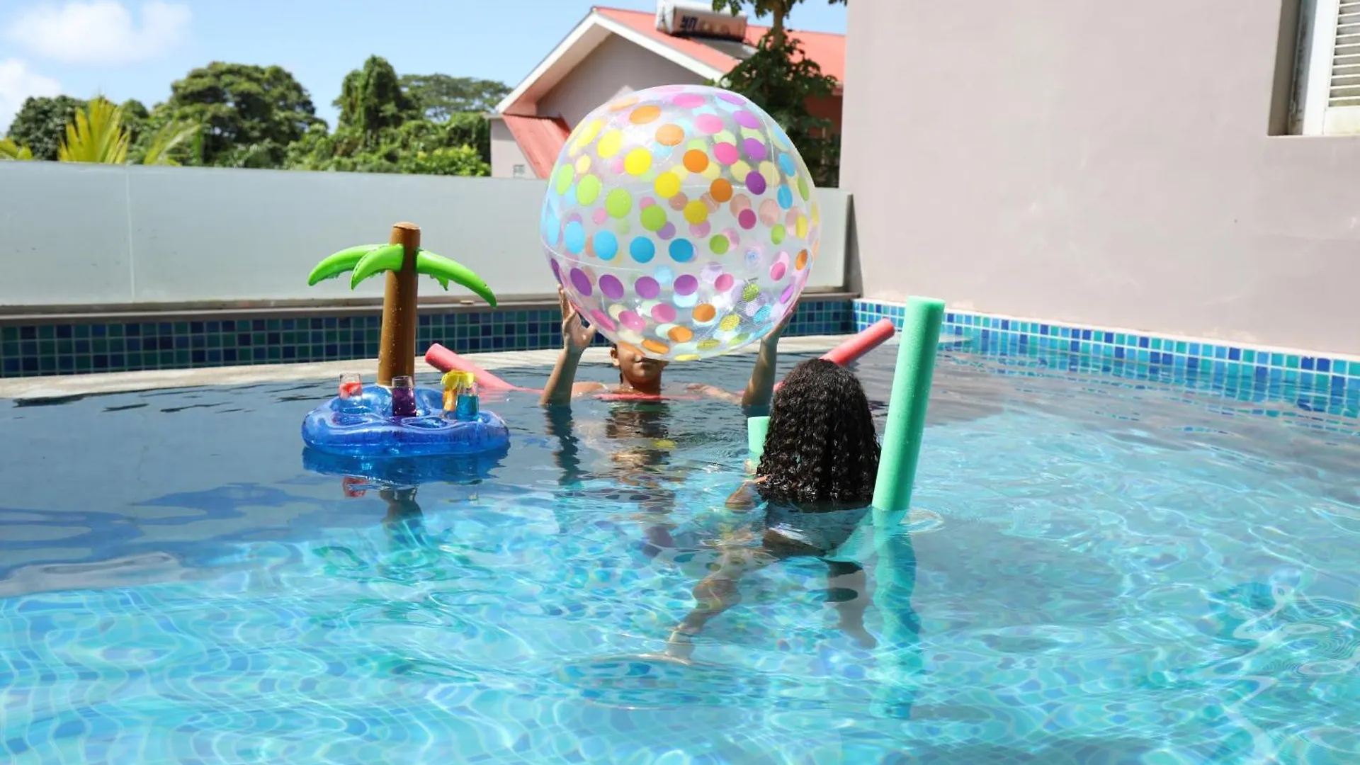 Cliffhanger Villas With Private Pool Misere Apartment